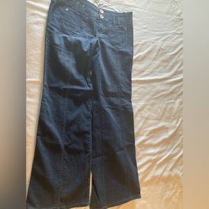 Wide leg low rise jeans size 29